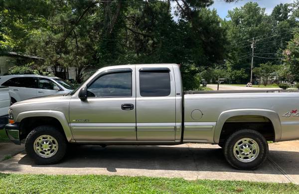 2000 Chevy Silverado 2500HD 4X4 too many new parts to list. - $8,000 (Locust Grove)63491943094273123
