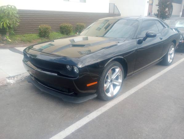 2018 dodge challenger sxt plus $9,800 obo - $9,800 (San Diego)63624732207107121