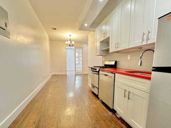 $3,000 / 2br - 🎉Spacious 2 bed 1 bath apt. Rooms on opposite ends🎉 (Bedstuy)63816625509249120