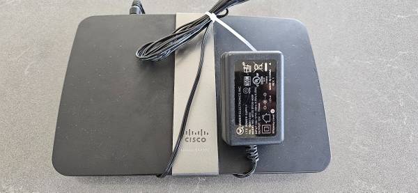 Cisco Linksys EA4500 Router WiFi Internet Network Switch 1