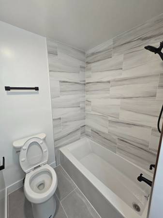 $2,800 / 2br - 800ft2 - Apartamento reformado de 2 habitaciones y 1 baño en Broadmoor, balcón, estacionamiento, excelente ubicación (Daly City)63873332845697123