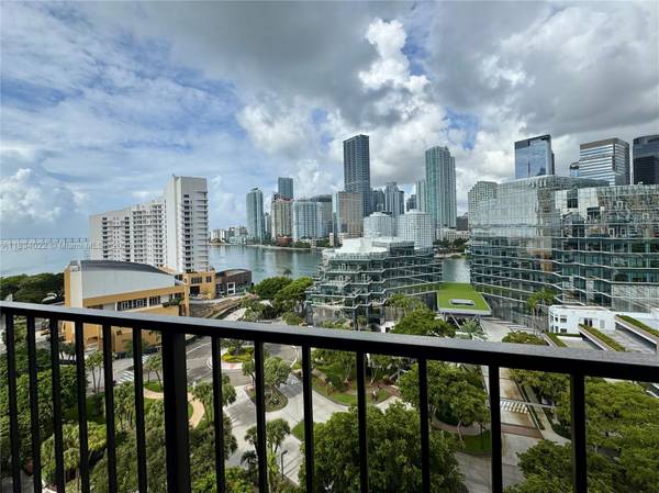 $3,550 / 2br - 1223ft2 - 2 Bed Condo with Bay & City Views in Brickell Key One, Miami (Miami)64051002060162120