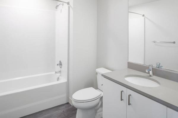 $1,978 / 1br - 661ft2 - You'll fall in LOVE with the VIEW! Lease Today! Convenient Location! (Esther Short)63777362743297122