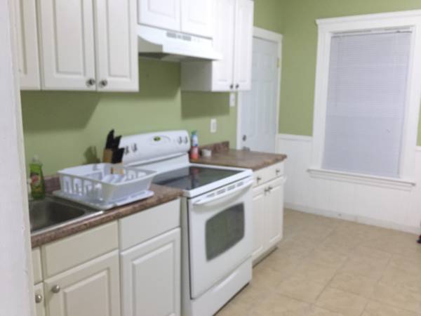 $1,300 / 1br - 1 bedroom spacious apartment on 1st floor w hardwoods (Pawtucket)64002828849025122
