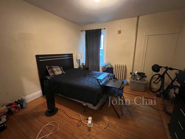 Spacious Room~ 2 Professional Roommates! EIK, Dishwasher