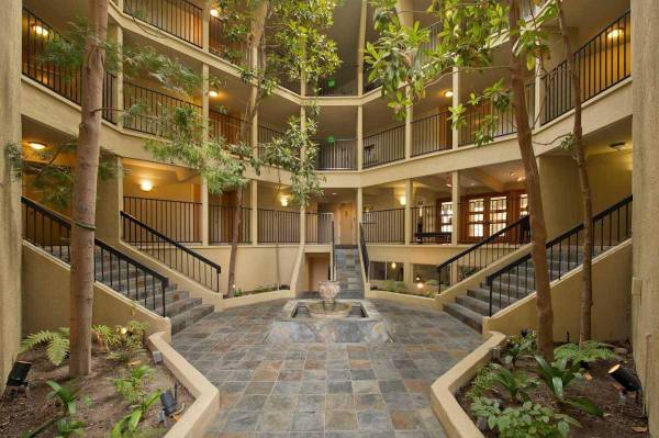 $3,398 / 2br - 974ft2 - Plush Carpeting, Washer and Dryer*, Stainless-Steel Appliances (walnut creek)63658029656707121