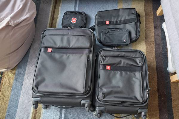 Victorinox Avolve Spinner Luggage Set 1