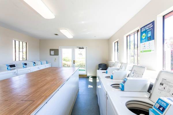 $2,512 / 1br - 640ft2 - 1/BD, Lavaplatos, Wi-Fi Disponible en Áreas Comunes (13656 Hilleary Pl, Poway, CA)63657173745155122