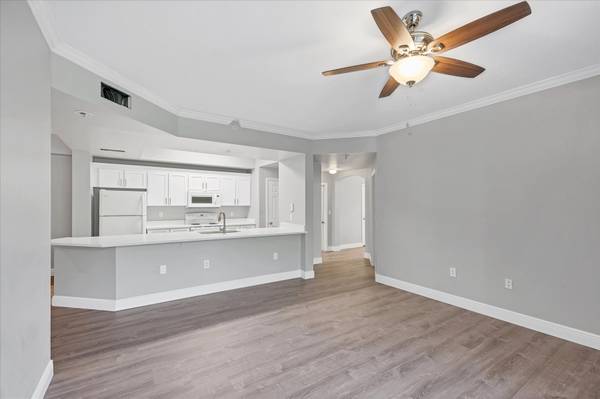 $2,200 / 3br - Spacious 3 Bedroom Condo in Las Palmas! (Sarasota)63791154372737122