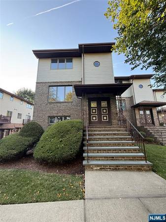 Would you be comfortable in this home? Res Lease in Clifton. 2 Beds, 2 Baths 1