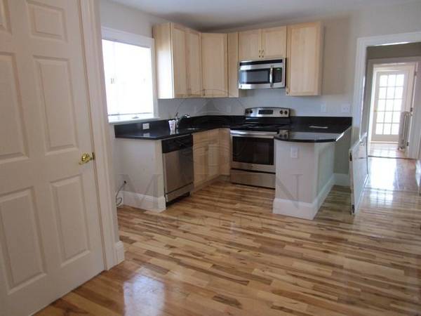 $900 / 6 habitaciones - Habitaciones disponibles cerca de Tufts en Medford disponibles desde el 1 de septiembre (Medford, Tufts, I-93, Fletcher)63839294218371121