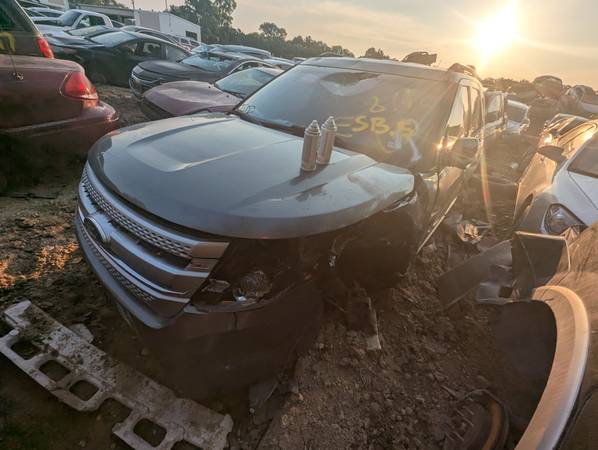 ✨2012 Ford Explorer - PARTING OUT - SB-5 - STK# 32625✨ 1