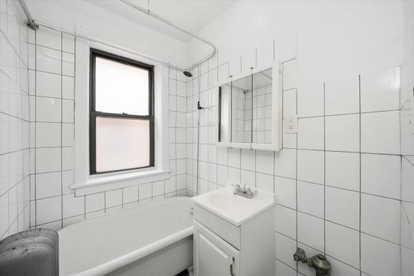 $1,195 Large Studio Apt in Central Logan Square! (NO MOVE-IN FEE!) (Logan Square)63898858898050123