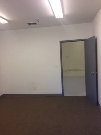 $1,950 / 2085ft2 - Almacén / Oficina / Tienda minorista en New Hampshire (Peterborough)63932059085058123