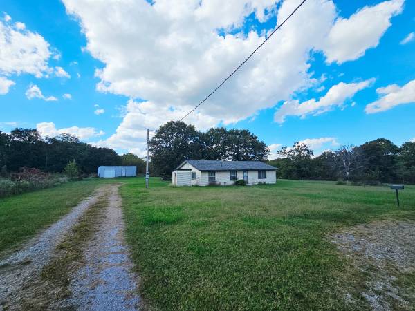 $299,900 / 3br - 1948ft2 - ****GREAT POTENTIAL ON BEAUTIFUL 20 ACRE PROPERTY**** (Locust Grove)64054254036226120