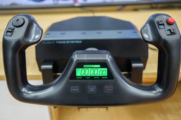 Logitech G Saitek Pro Flight Yoke 1