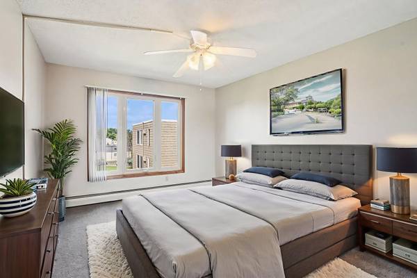 $1,655 / 2br - 940ft2 - Walk to Bus Line, Two Elevators, Air conditioning (4141 Parklawn Ave, Edina, MN)63868701379971121