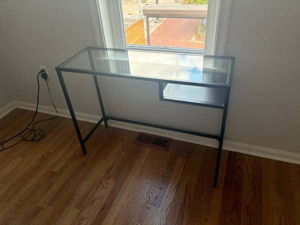 IKEA Vittsjo Desk with 💎 Glass Top - Save the assembly! 1