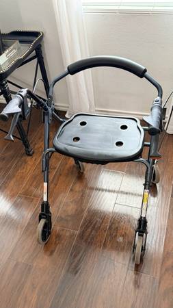 WALKER /ROLLATOR 1