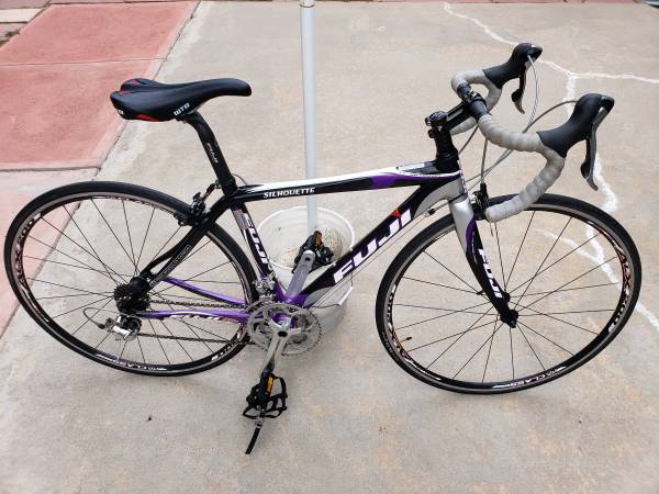 This road bike size is 44cm, fiber carbon frame, weight 18 Ibs 11oz 1