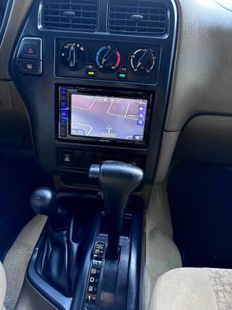 Nissan pathfinder SE 1