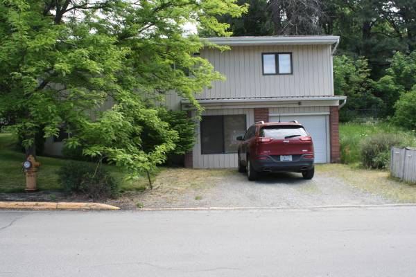 $2,100 / 4br - 1315 NE Harvey Rd. (duplex) (Pullman)63689275771777120