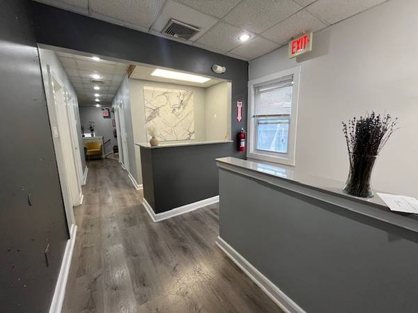 $2,100 / 300ft2 - Salon Studio available at 3 Cross Street FREE First Month (Malden)63996403708675121