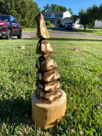 Chainsaw carved tree 1