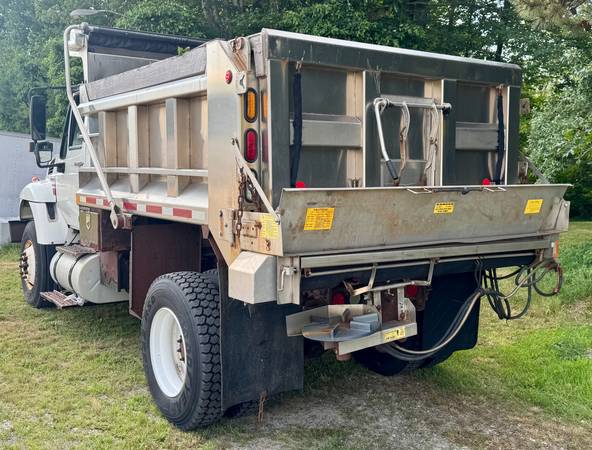 **2009 International Dump Truck** - $16,900 (Westport)63469900052099122