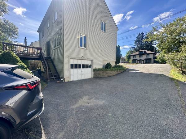 $4,000 / 4br - Waltham 4 Bed/2.5 Bath | Pet Negotiable | Near Main St63951148202242122