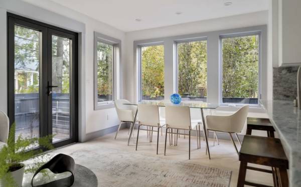 Elegant Brand New Contemporary Glass Dining Table and Chairs seats 6 1