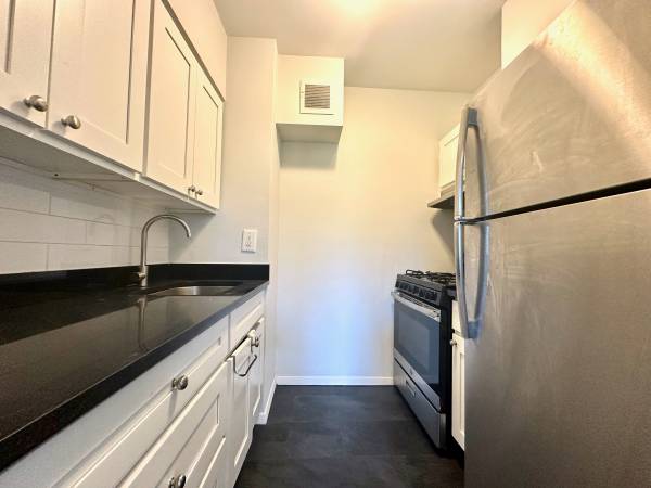 $2,795 / 1br - Amplio departamento de 1 habitación al otro lado de la calle de Prospect Park. A pasos del tren Q (Prospect Park South/ProspectPark)63661255811843122