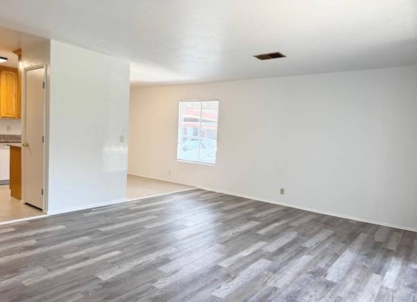 $1,800 / 2br - 880ft2 - CONVENIENT WELL MAINTAINED TWO-BEDROOM 1BATH HOME (Villa Cir, Fairfield)64030485795586123