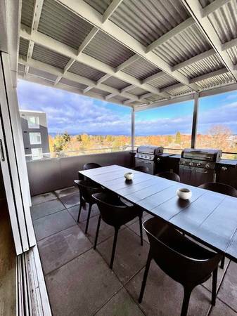 $1,149 / 370ft2 - Limited-time special: Get 1 MONTH FREE when you lease Unit 310!63820824599171121