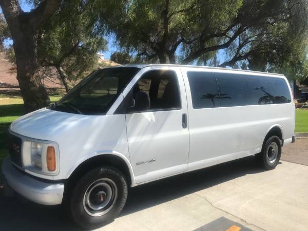Furgoneta GMC Cargo Van 3500 de una tonelada, 2001. Pocos kilómetros. Funciona y conduce excelente - $3.200 (San Diego)63507490550913122