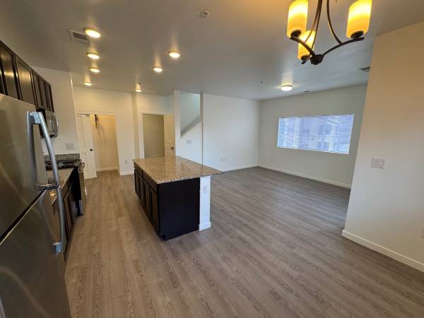 $1,988 / 2br - 1138ft2 - $$ * Townhouses de lujo en alquiler * $$ (Sparks, NV)63992637762051122