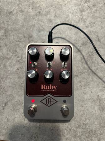 Universal Audio Ruby '63 Top Boost Amplifier Pedal 1