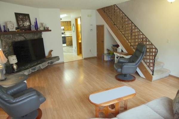 $1,750 / 3br - 1370ft2 - Townhouse style condo on Peck St (Wasilla)64014171606274124
