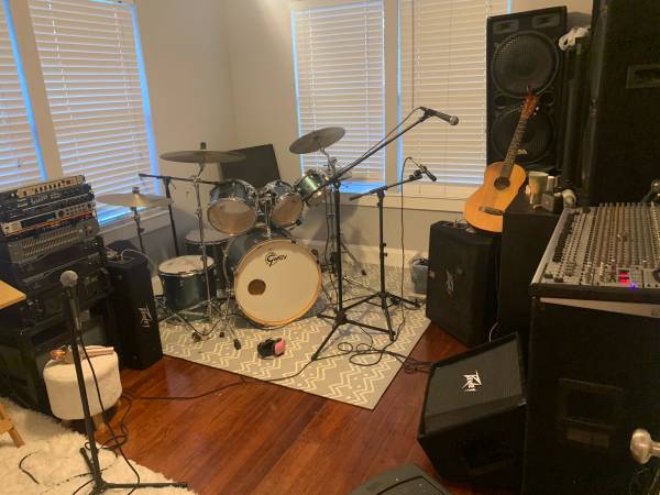 Looking for a bassist & drummer to play metal (The Heights)63348370384771121