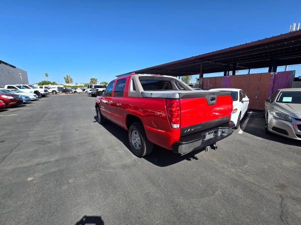 2005 Chevrolet Avalanche 1500 Crew Cab LS - $12,995 (499DownDrives.com)63616927142403122