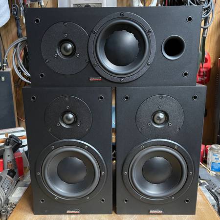 DYNAUDIO AUDIENCE 42 Center speaker in Black Ash. 1