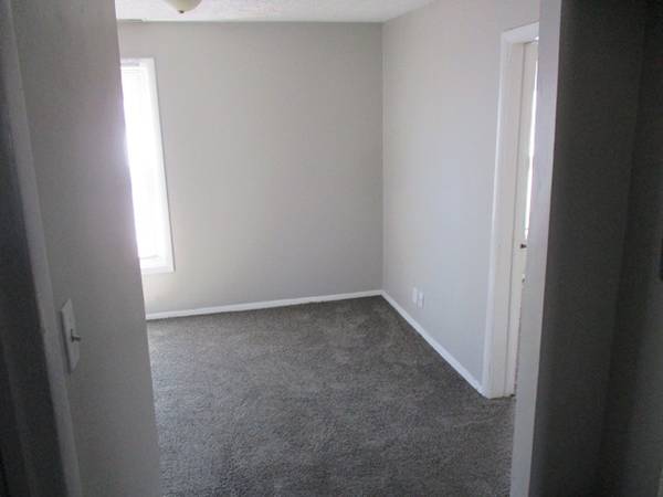 $770 / 1br - Unidad superior en dúplex (905 W front)63700508260611123