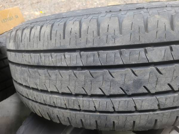 Ruedas Chevy de 6 tuercas, neumáticos, tapas y tuercas - $100 (Olalla)63471374236803123