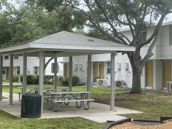 $1,221 / 2br - 800ft2 - CONSERVATIVE & AFFORDABLE!  APPLY TODAY!  (2BR-$1221) (Clearwater)63991085072258122