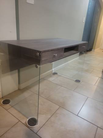 Desk 1