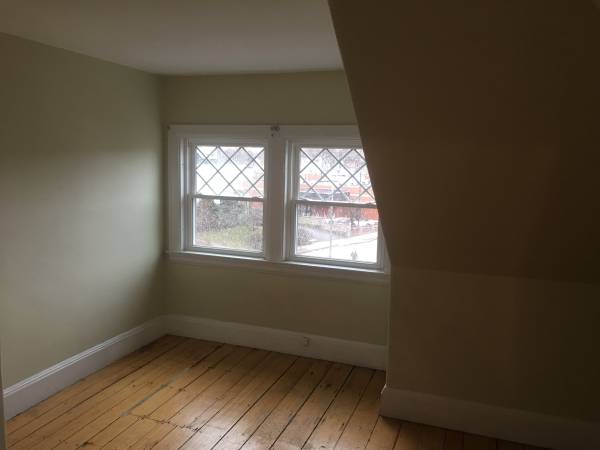 $3,295 / 3br - 1300ft2 - Large 2 /3 / 4 bedroom West Roxbury highland area (West Roxbury, HIGHLAND NEIGHBORHOOD)63996404752898121