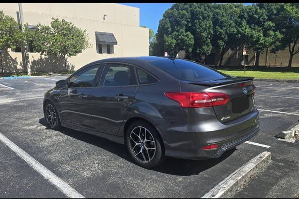 2015 Ford focus w/ se sport package - $8,900 (Delray Beach)63479884888067124