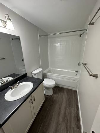 $1,800 / 2br - 1040ft2 - On-site Management, Cable Ready, Open Floor Plan (180 Woodbury St, Manchester, NH)63931654752515124