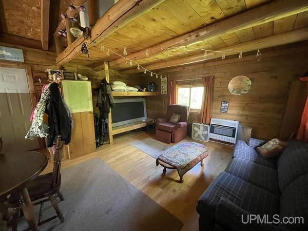 $159,900 1 BR, 0 BA camp on 80 acres MLS 50148301 (Amasa)64151610131843123