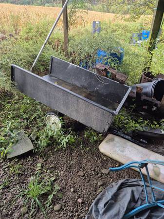 Tractor/ garden dump wagonn 1